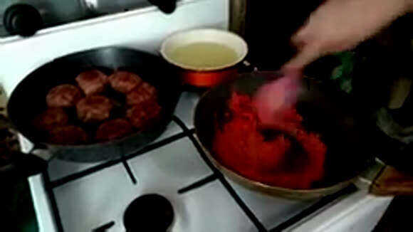 Нежная сметанная подлива к котлетам и пюре с курицей фото 3