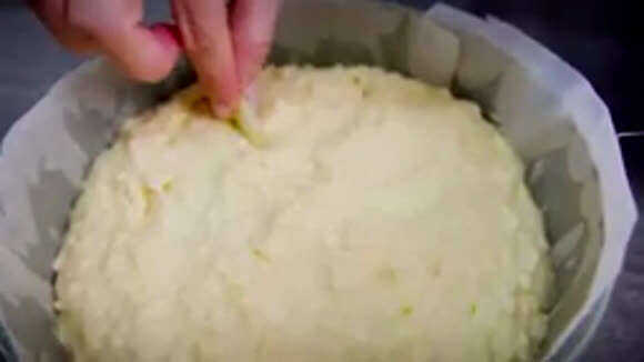 Вкусная творожная шарлотка с яблоками в духовке по простому рецепту