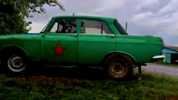 Москвич 412 на 15-дюймовых вездеходных шинах для бездорожья