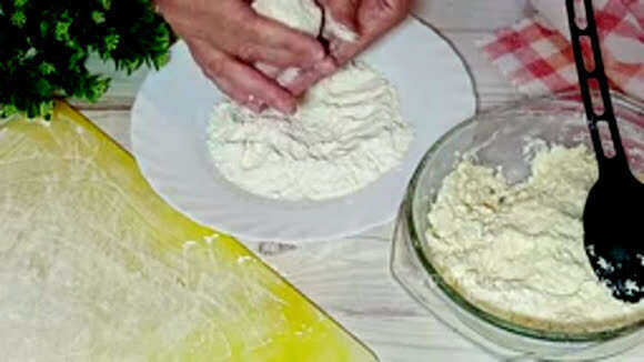 Самые вкусные и быстрые сырники на сковороде по простому рецепту фото 4