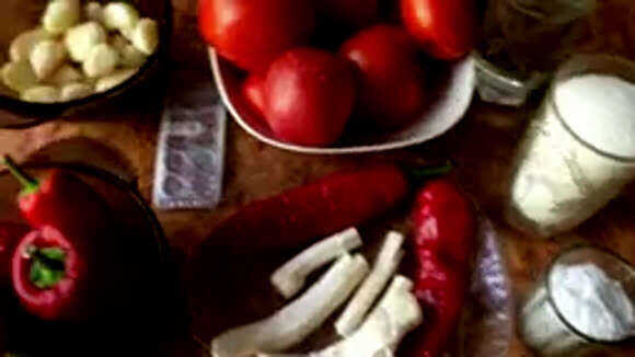 Аджика из помидоров без кипячения: простой рецепт вкусной приправы фото 3
