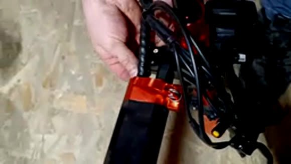 Установка вольтметра и запуск с ключа на Kugoo M4 Pro Max фото 2