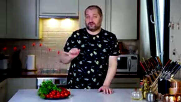 Идеальный рецепт вкуснейшего салата из свежих спелых помидоров фото 2