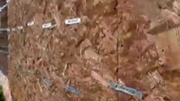 Монтаж каркаса под сайдинг на брусовом доме с верандой и навесом фото 2