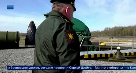 Шойгу проверил выполнение гособоронзаказа и готовность боевого дежурства фото 3