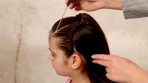 Как заплести ребенку съемный хвост с канекалоном на резинке фото 2