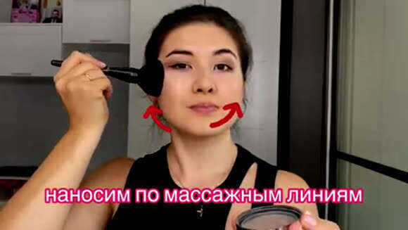 Как правильно наносить рассыпчатую пудру для идеального макияжа фото 6