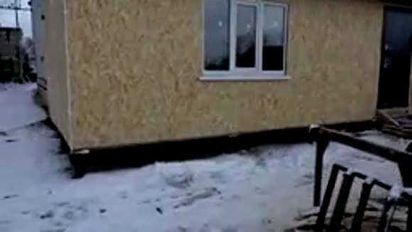 Каркасная пристройка к кирпичному дому на винтовых сваях фото 2