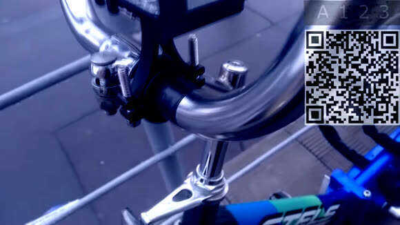 Универсальный держатель для телефона на руль велосипеда и самоката фото 3