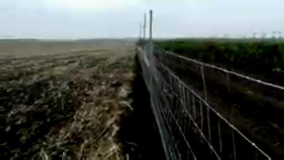 Надежный забор из шарнирной сетки: особенности и монтаж фото 2